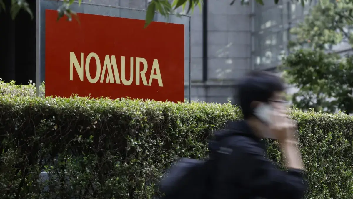 A Nomura bank ideiglenesen csökkenti kriptós kitettségét