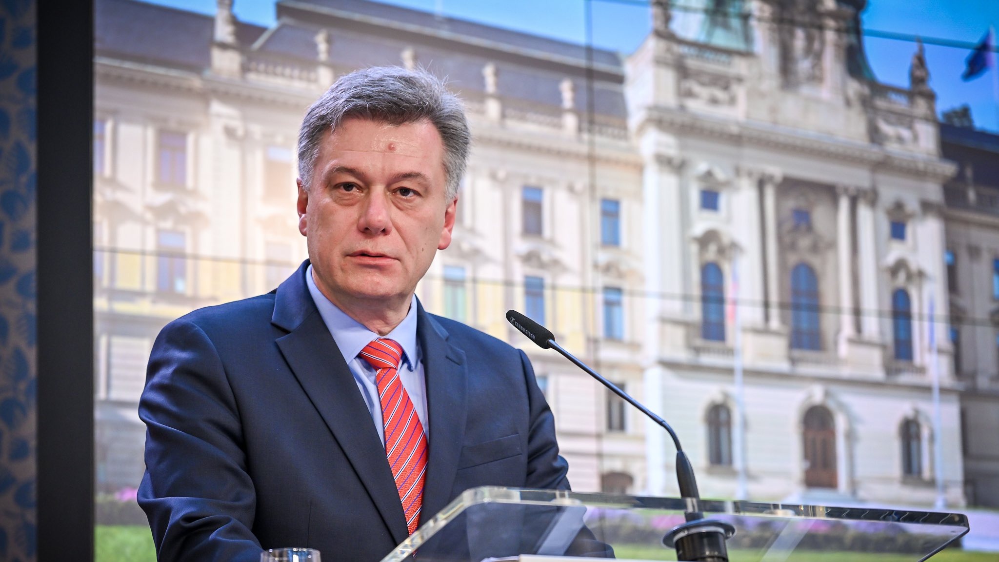Bitcoin-adomány miatt lemondott a cseh igazságügyi miniszter